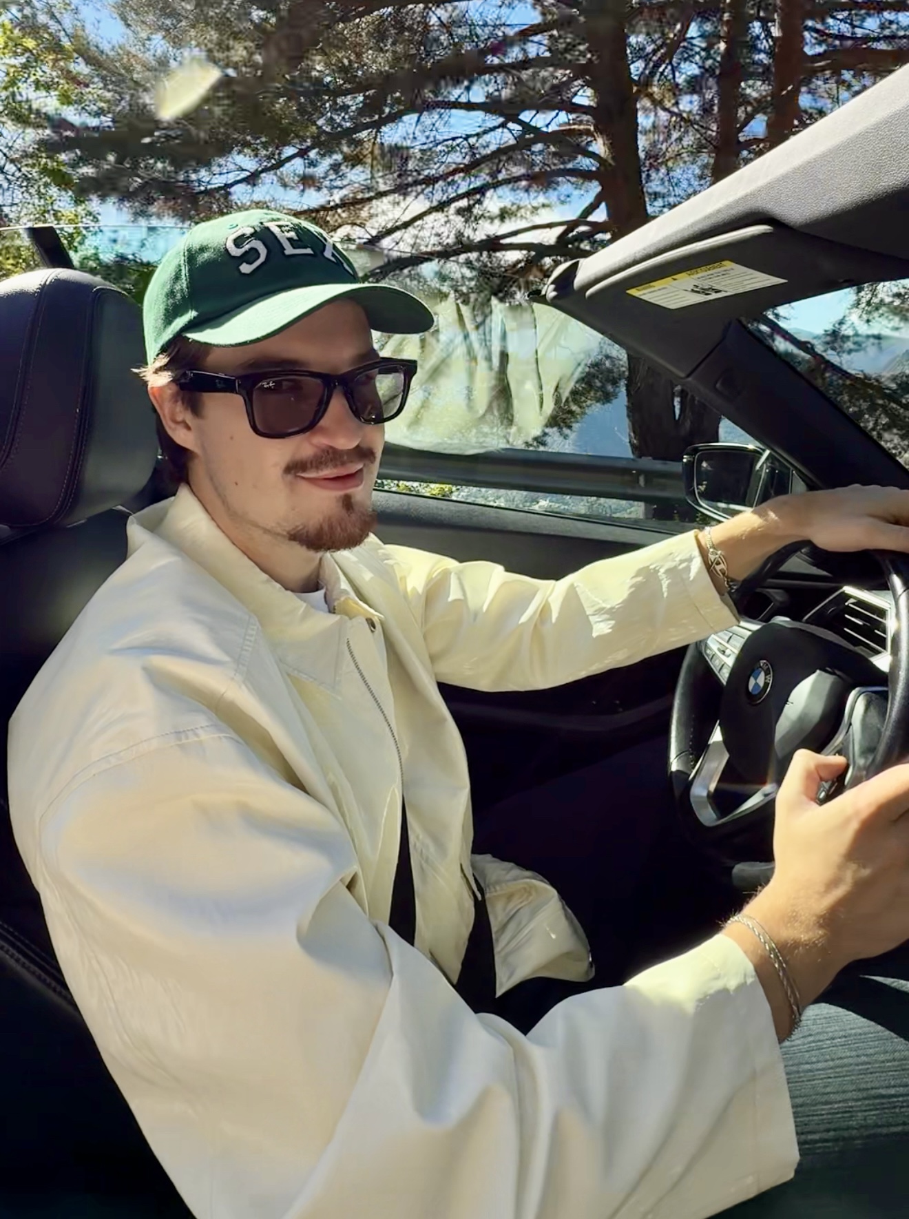 Сейчас - новая фотография с машиной